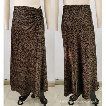 Design de rugas com padrão de leopardo saias de midi dama